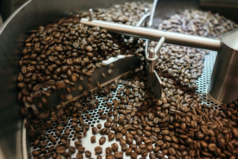 Czyszczenie suchym lodem w palarniach kawy – Klucz do perfekcyjnej jakości produkcji